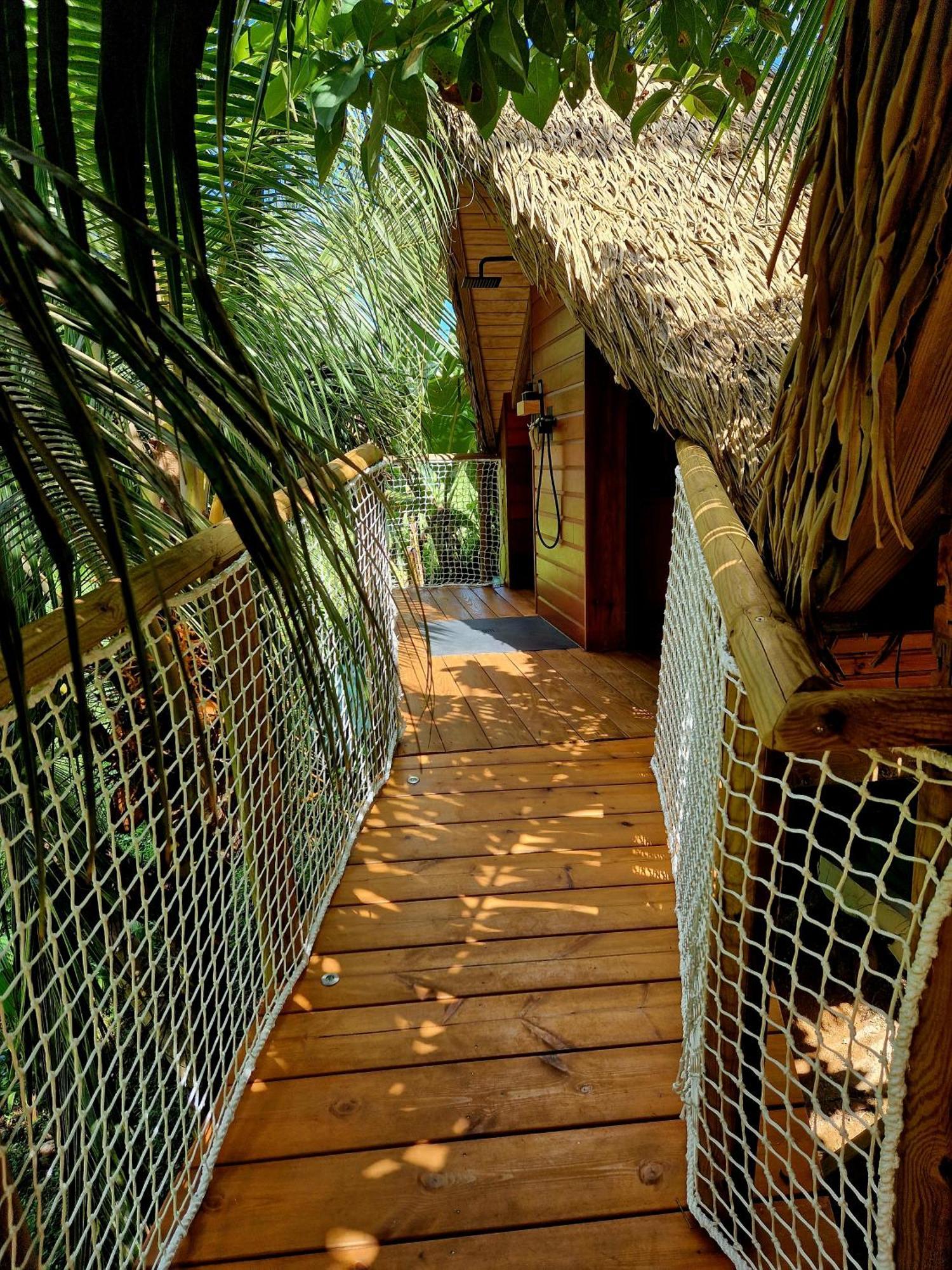 Pura Vida Lodge Cabane Perchee Sainte-Rose Buitenkant foto